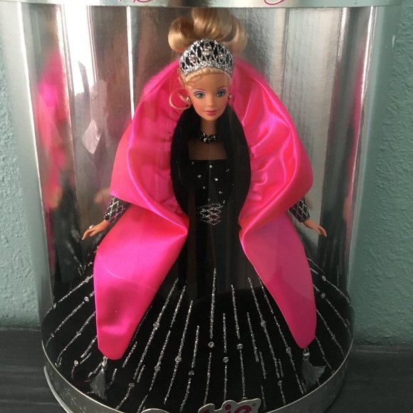 Happy Holidays Barbie - Picture 1 of 4